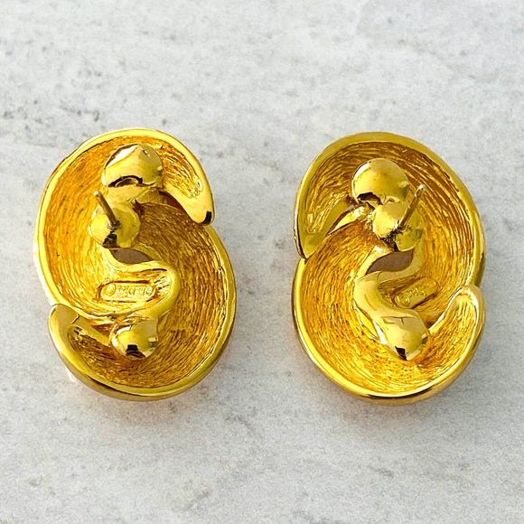Vintage Christian Dior Interlocked Earrings Gold Tone Pierced Ears Posts - Picture 6 of 10